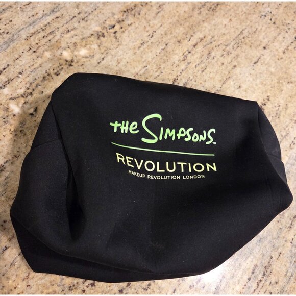 Revolution The Simpsons TREEHOUSE OF HORROR Couch Halloween Makeup Bag - Picture 5 of 12